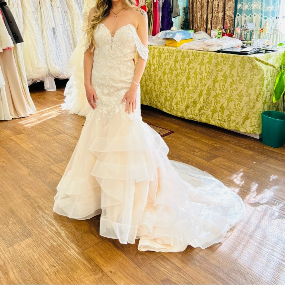 Breathtaking NEW Justin Alexander Wedding Dress Size 6